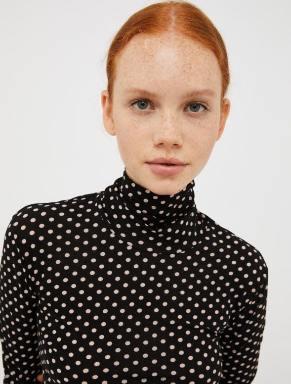 apģērbu 8VJP431 lazdu rieksts t-krekls ar bruņurupuču apkakli sievietes MAX&Co.