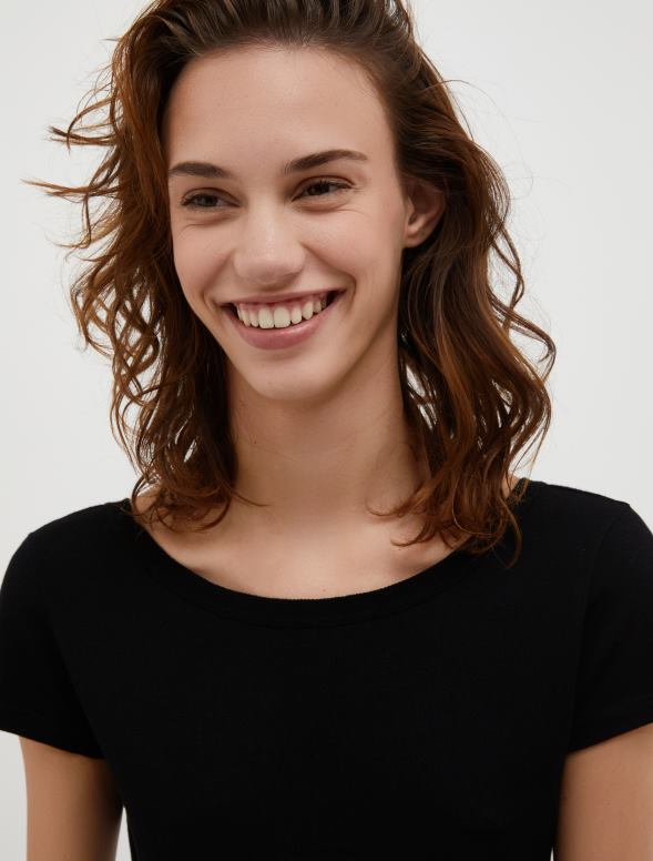 apģērbu 8VJP596 melns pieguļošs džersija t-krekls sievietes MAX&Co.